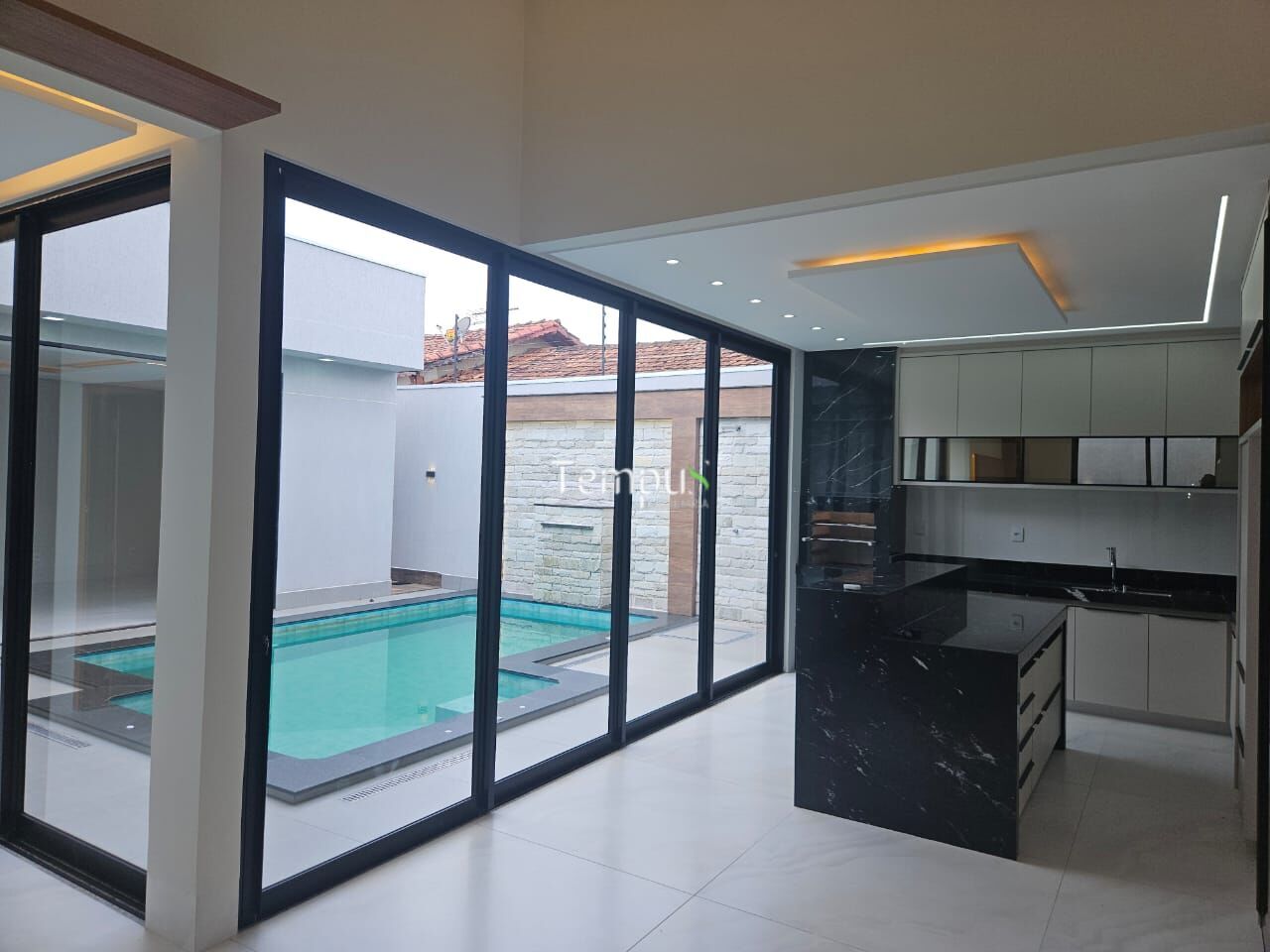 Casa à venda com 4 quartos, 230m² - Foto 3