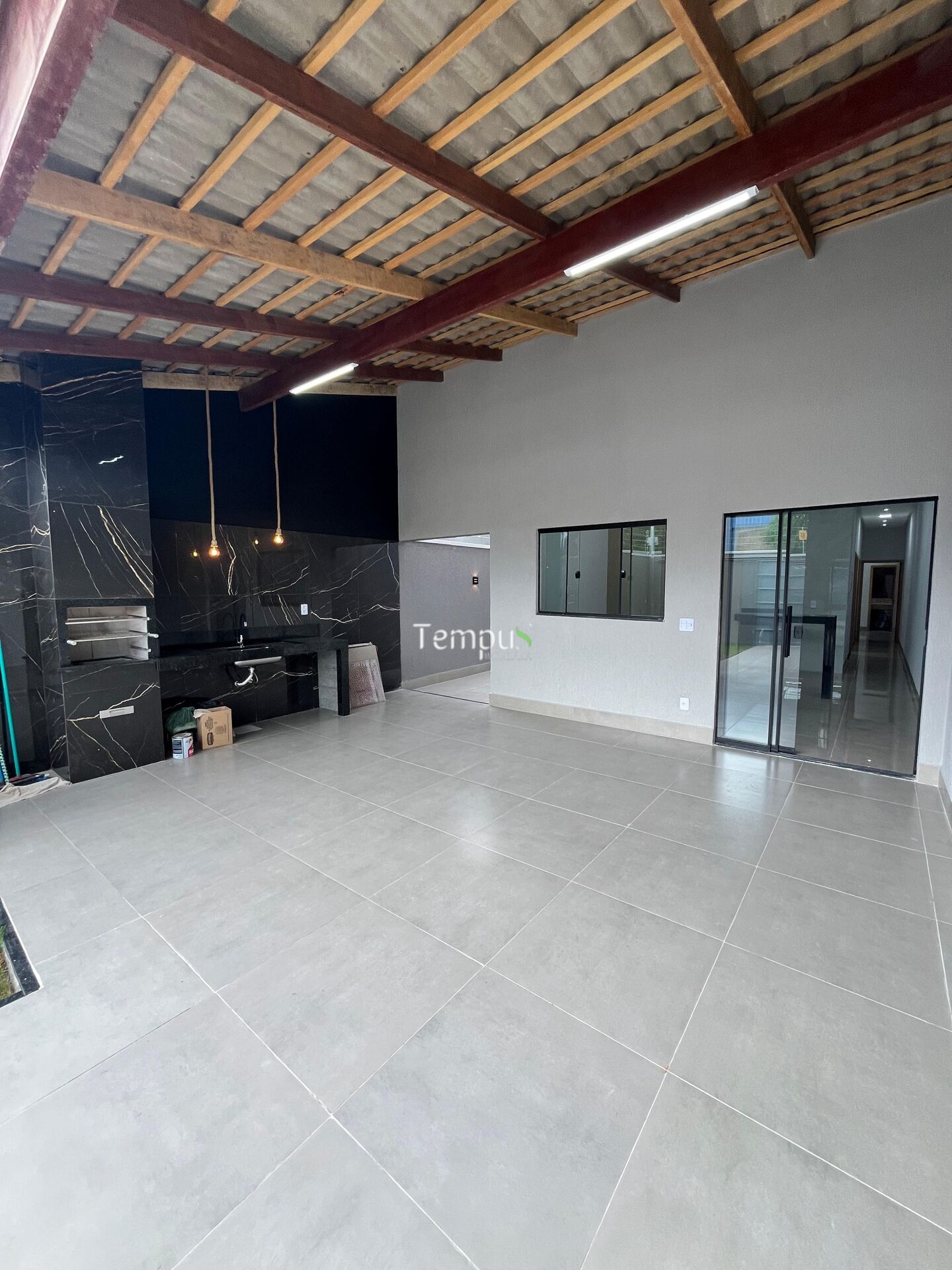 Casa à venda com 3 quartos, 108m² - Foto 1