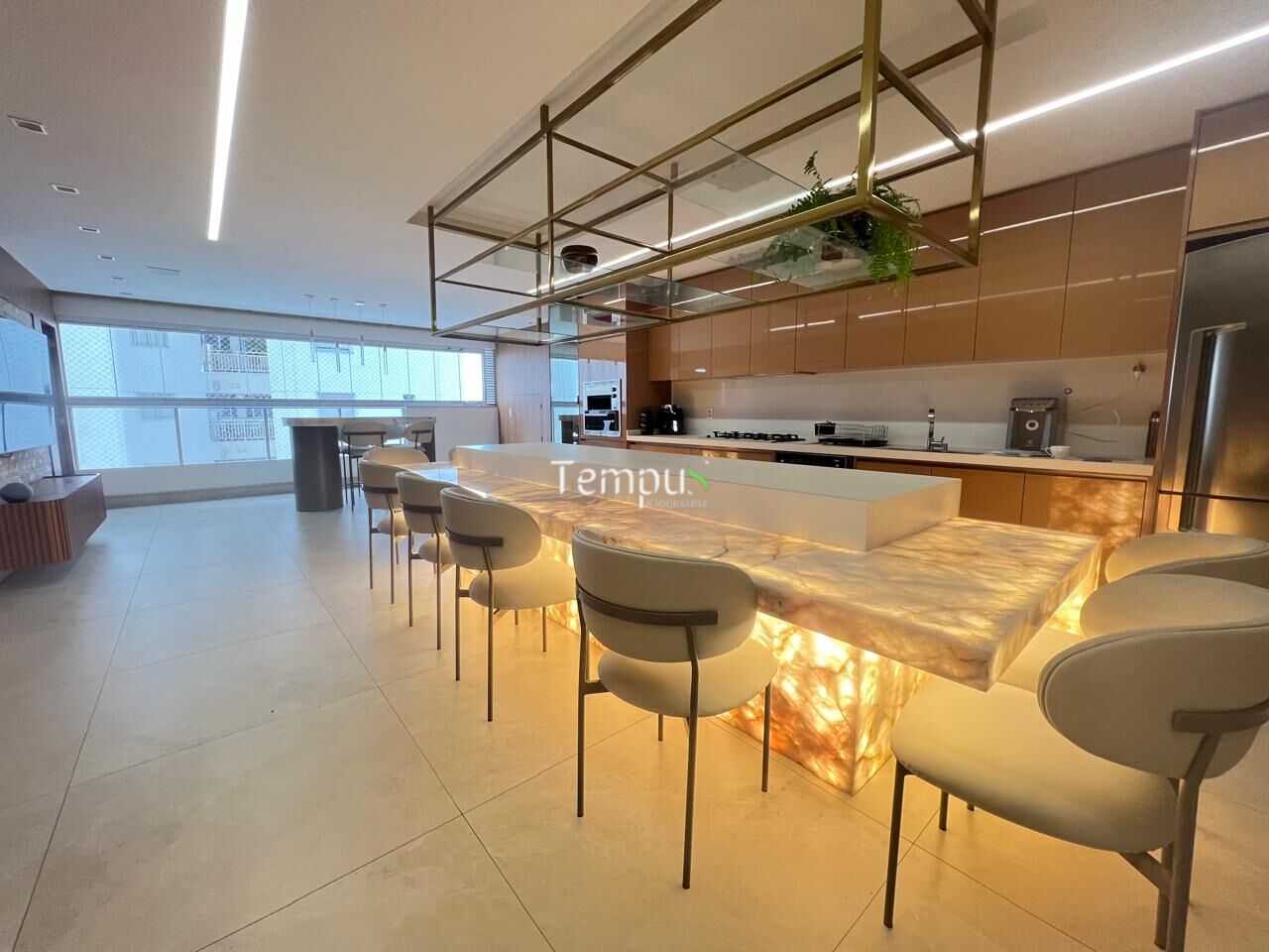 Apartamento à venda com 4 quartos, 256m² - Foto 1