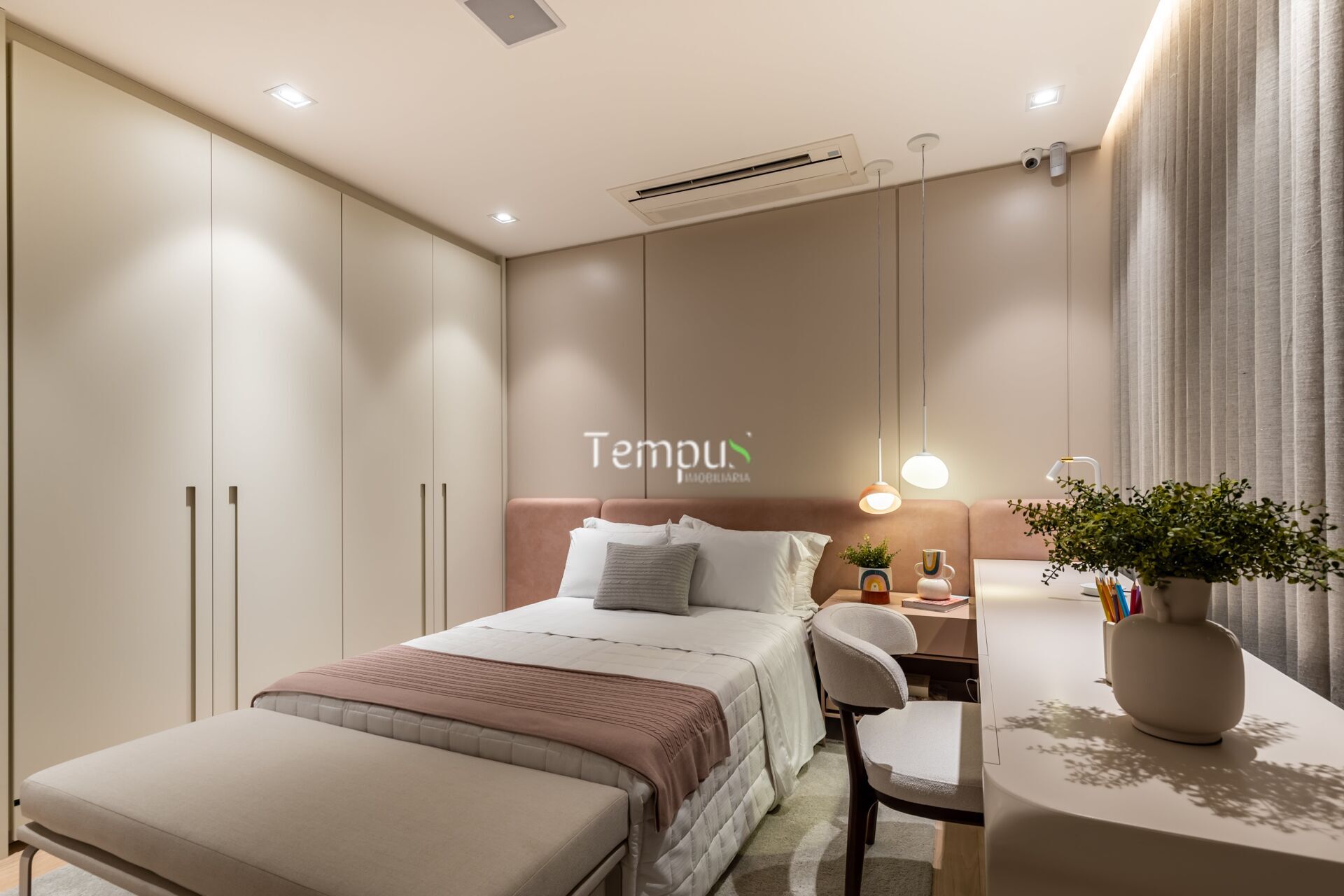 Apartamento à venda com 4 quartos, 251m² - Foto 2