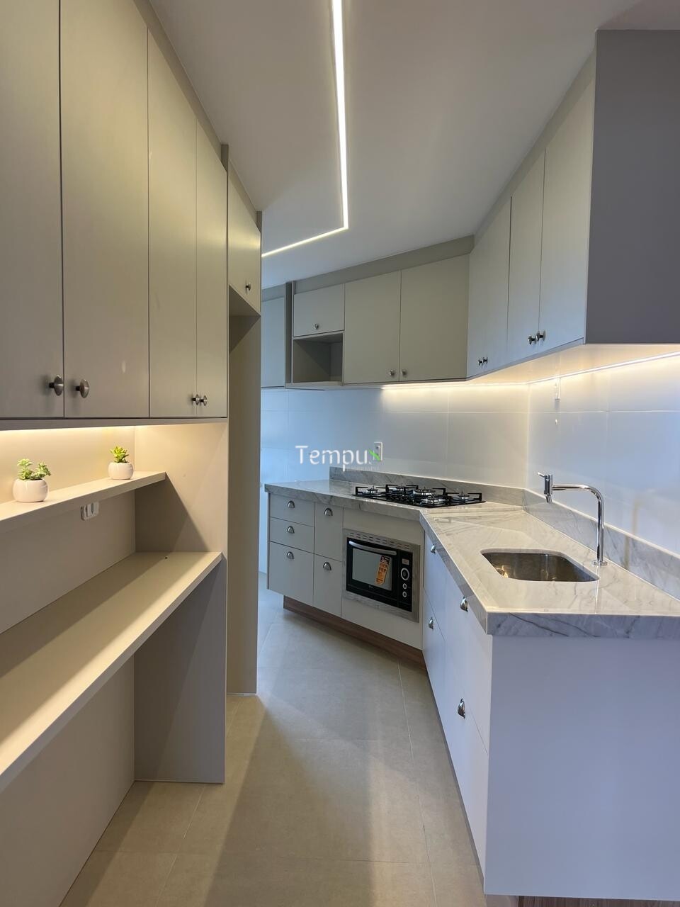 Apartamento à venda com 3 quartos, 132m² - Foto 2