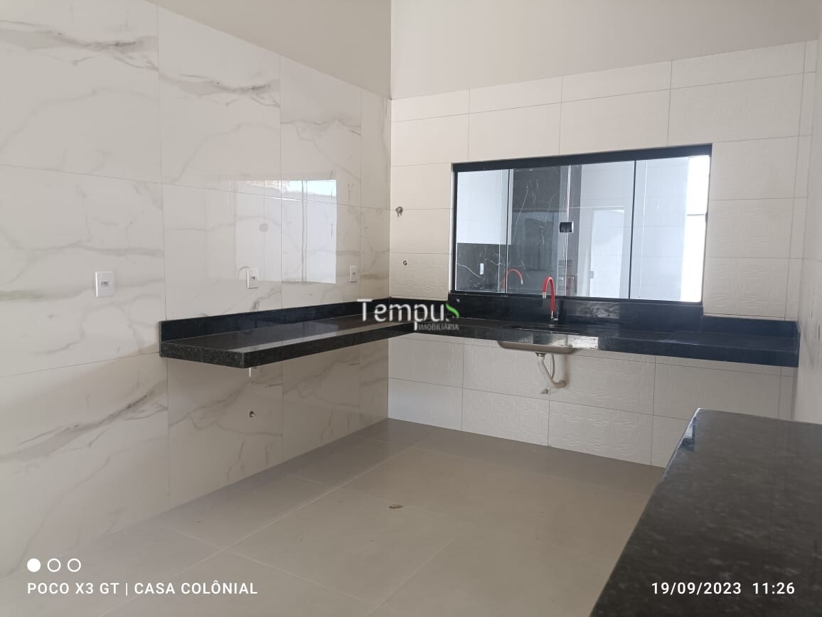 Casa à venda com 3 quartos, 115m² - Foto 2