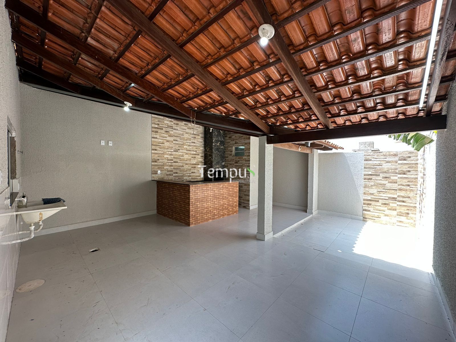 Casa à venda com 3 quartos, 200m² - Foto 1