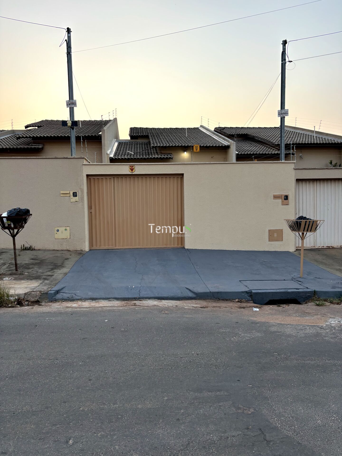 Casa à venda com 3 quartos, 87m² - Foto 1