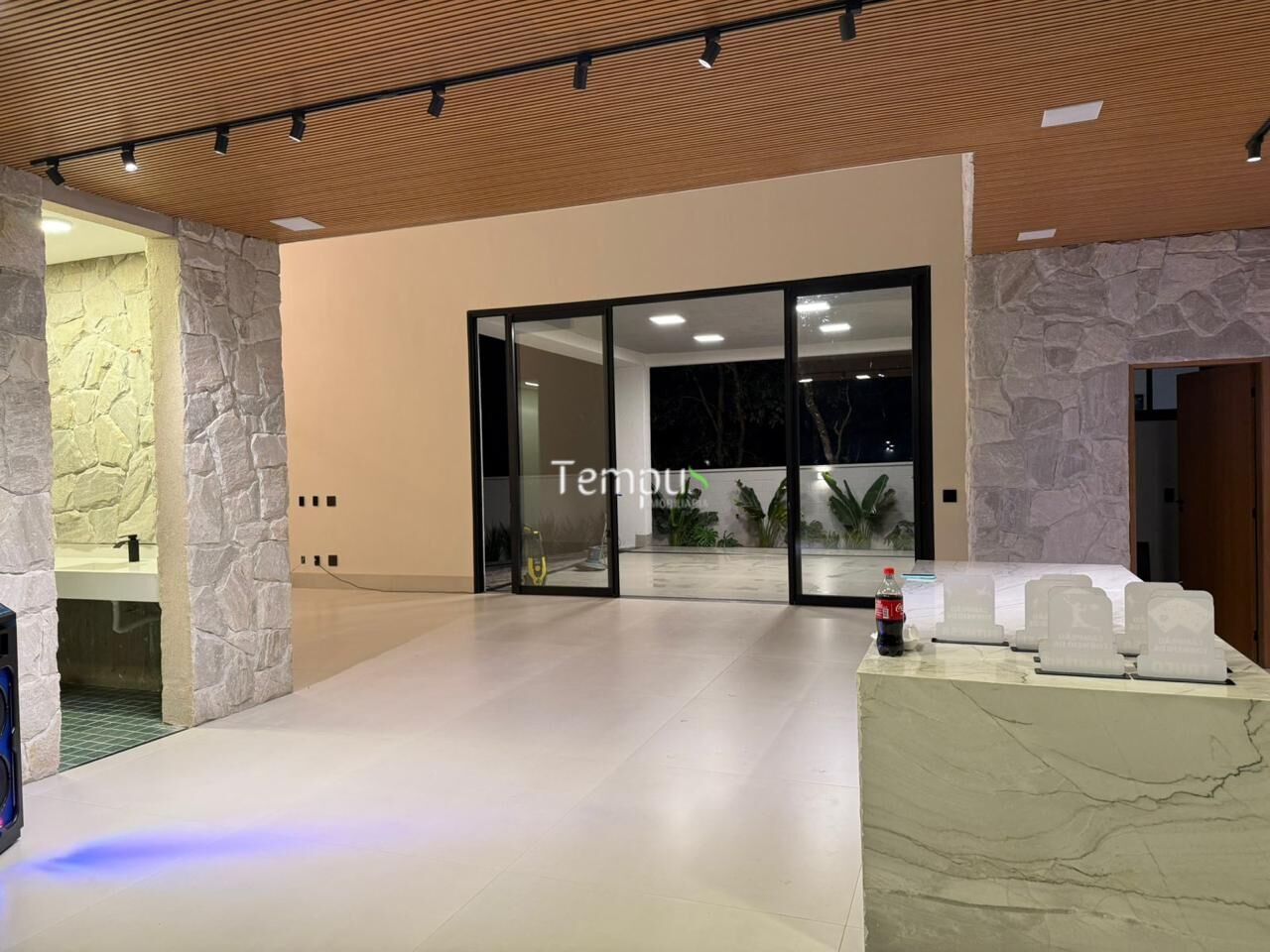 Casa à venda com 3 quartos, 274m² - Foto 8