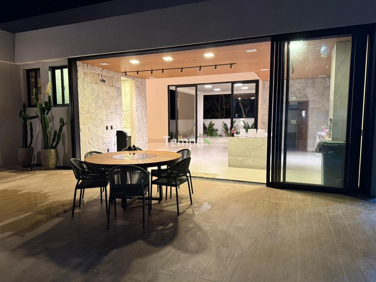 Casa à venda com 3 quartos, 274m² - Foto 2
