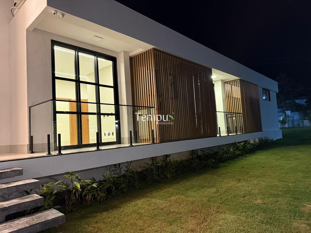 Casa à venda com 3 quartos, 274m² - Foto 1