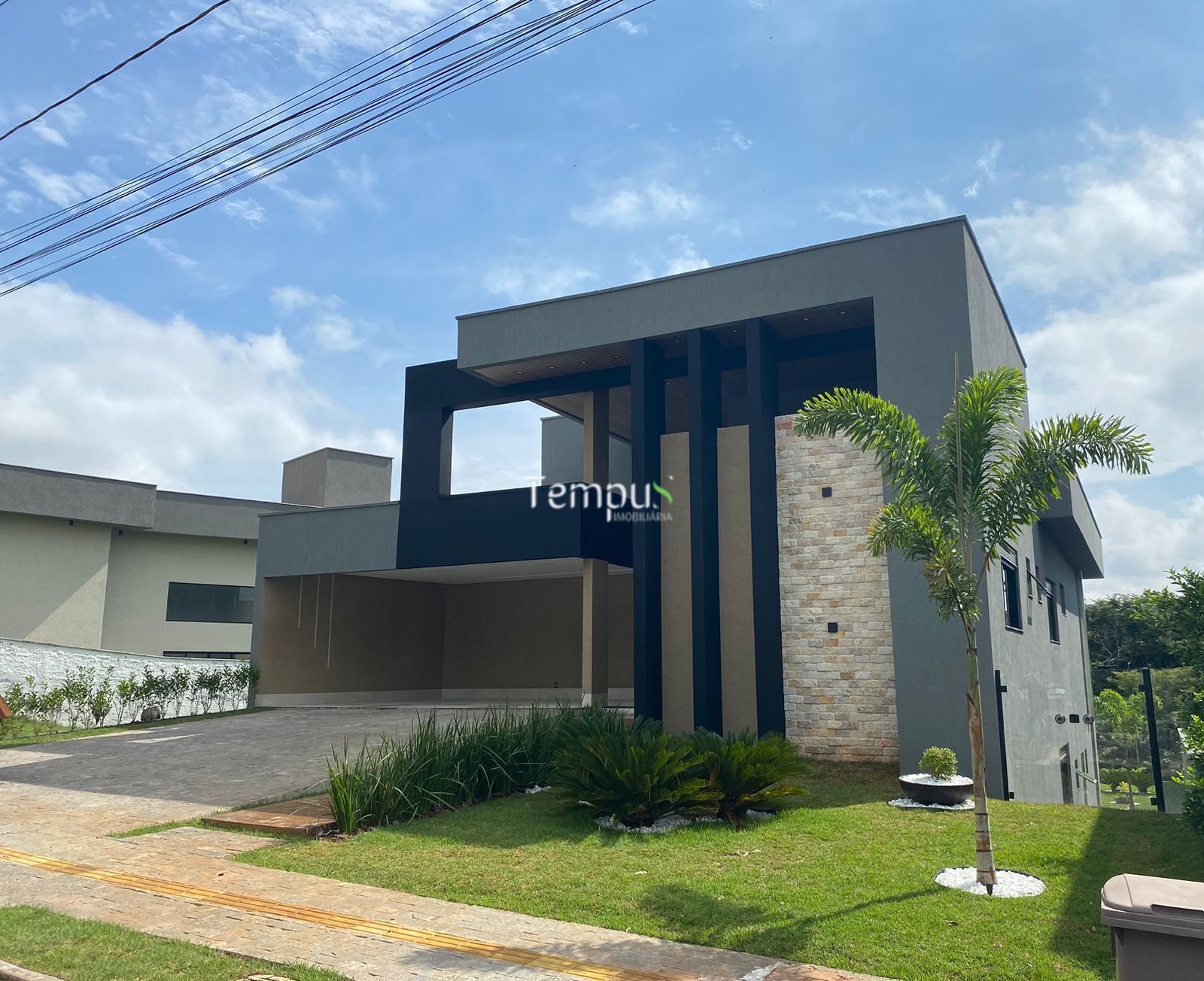 Sobrado à venda com 4 quartos, 309m² - Foto 1