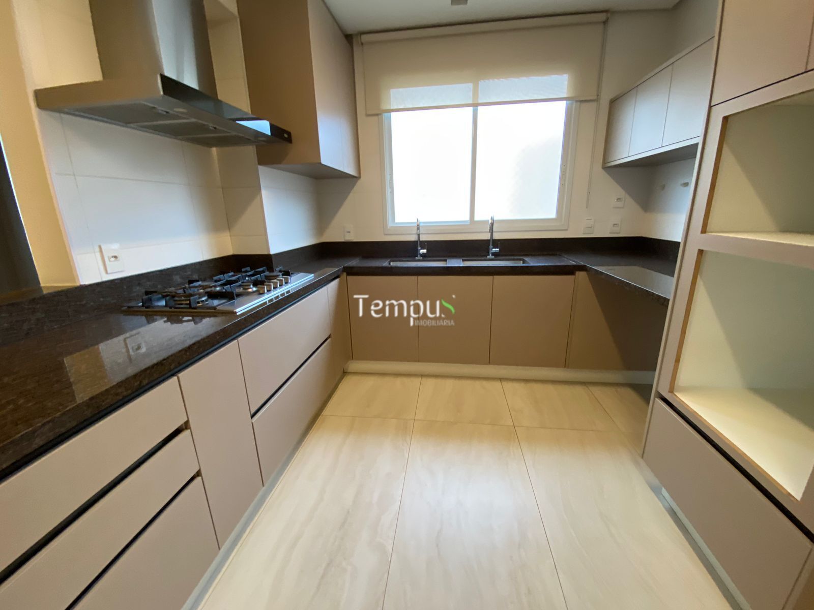 Apartamento à venda com 3 quartos, 260m² - Foto 1