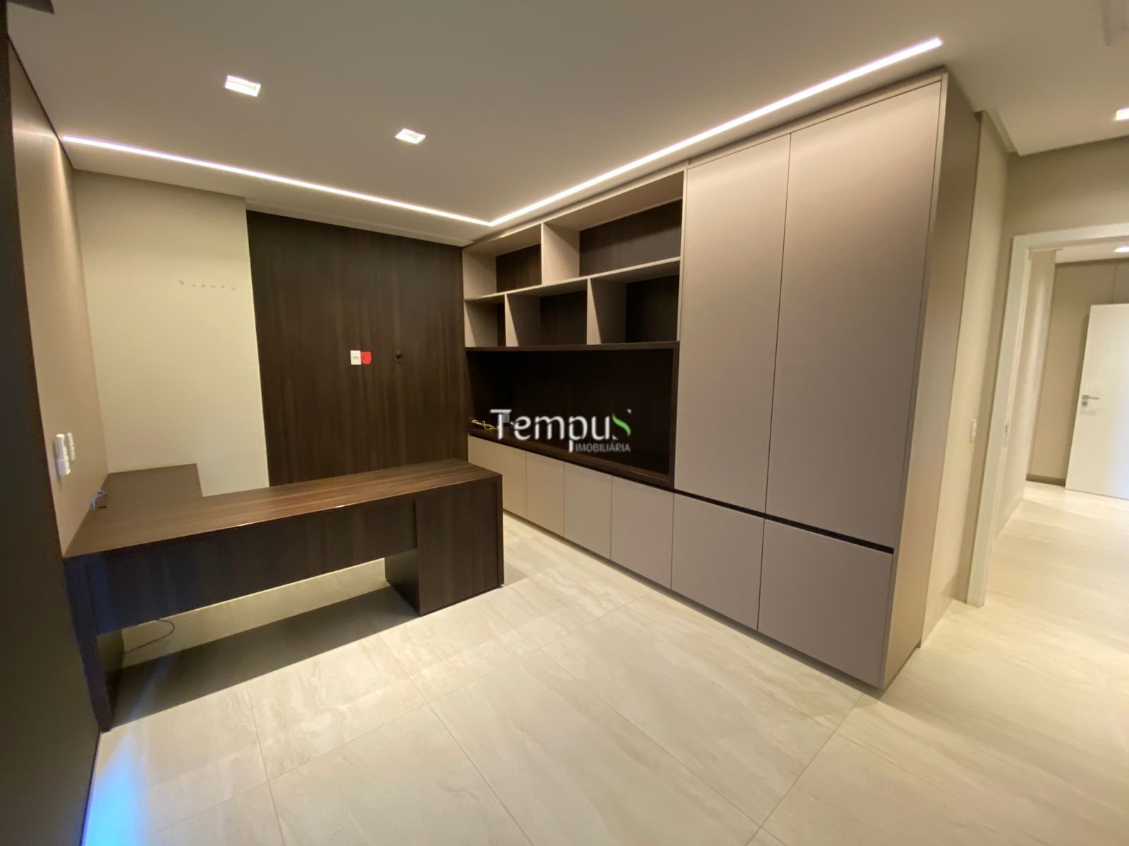 Apartamento à venda com 3 quartos, 260m² - Foto 2