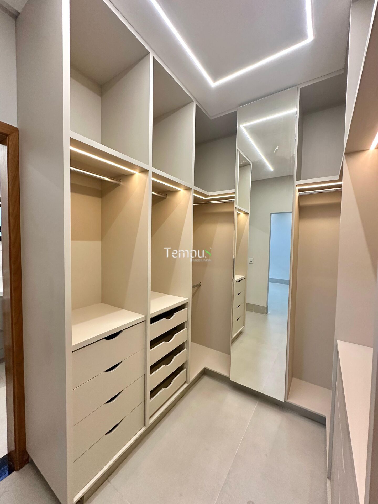 Casa de Condomínio à venda com 3 quartos, 175m² - Foto 2