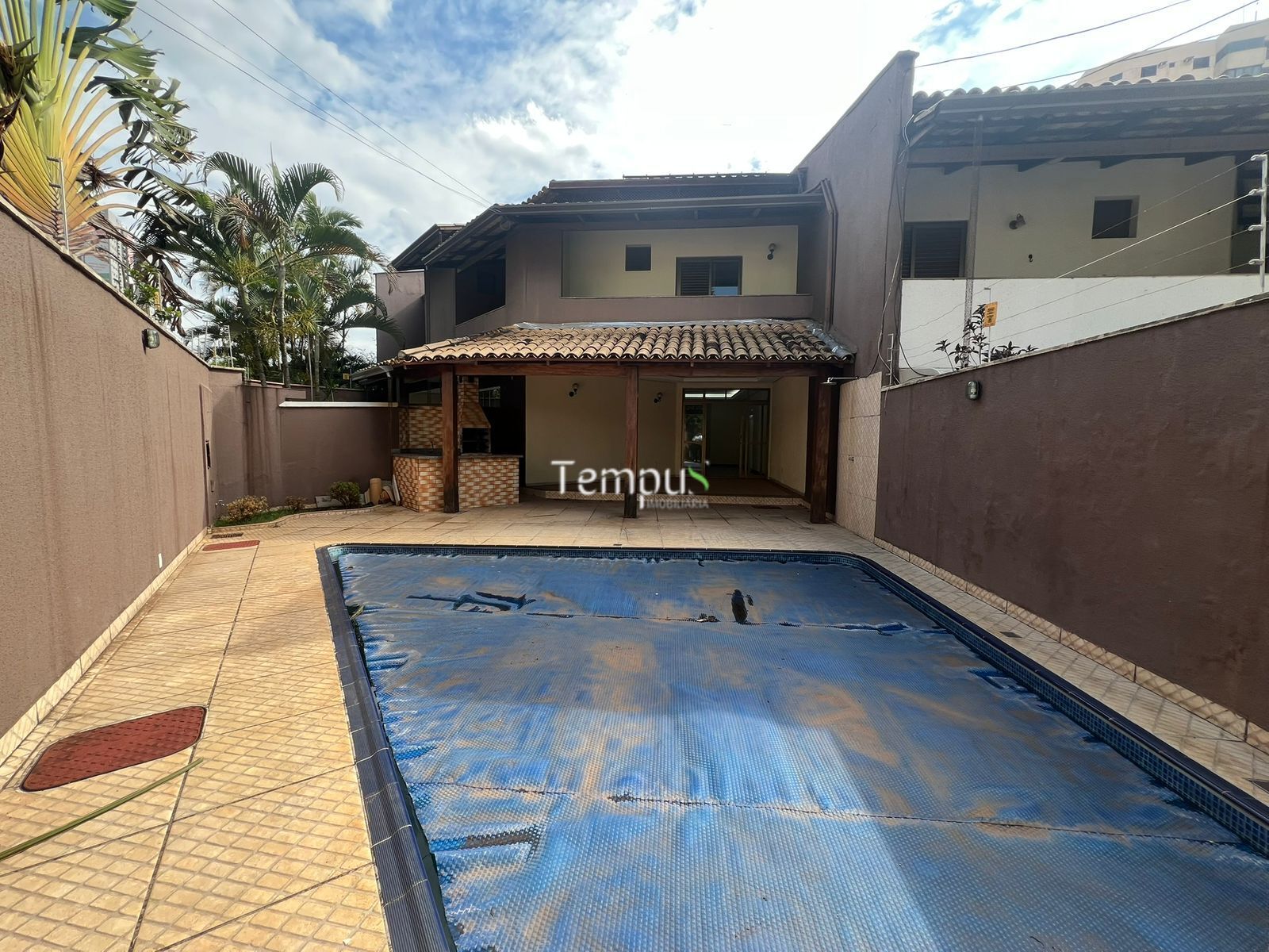 Sobrado à venda com 4 quartos, 222m² - Foto 1