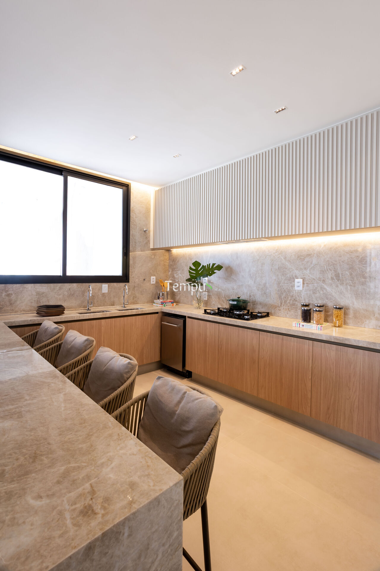 Apartamento à venda com 4 quartos, 271m² - Foto 4