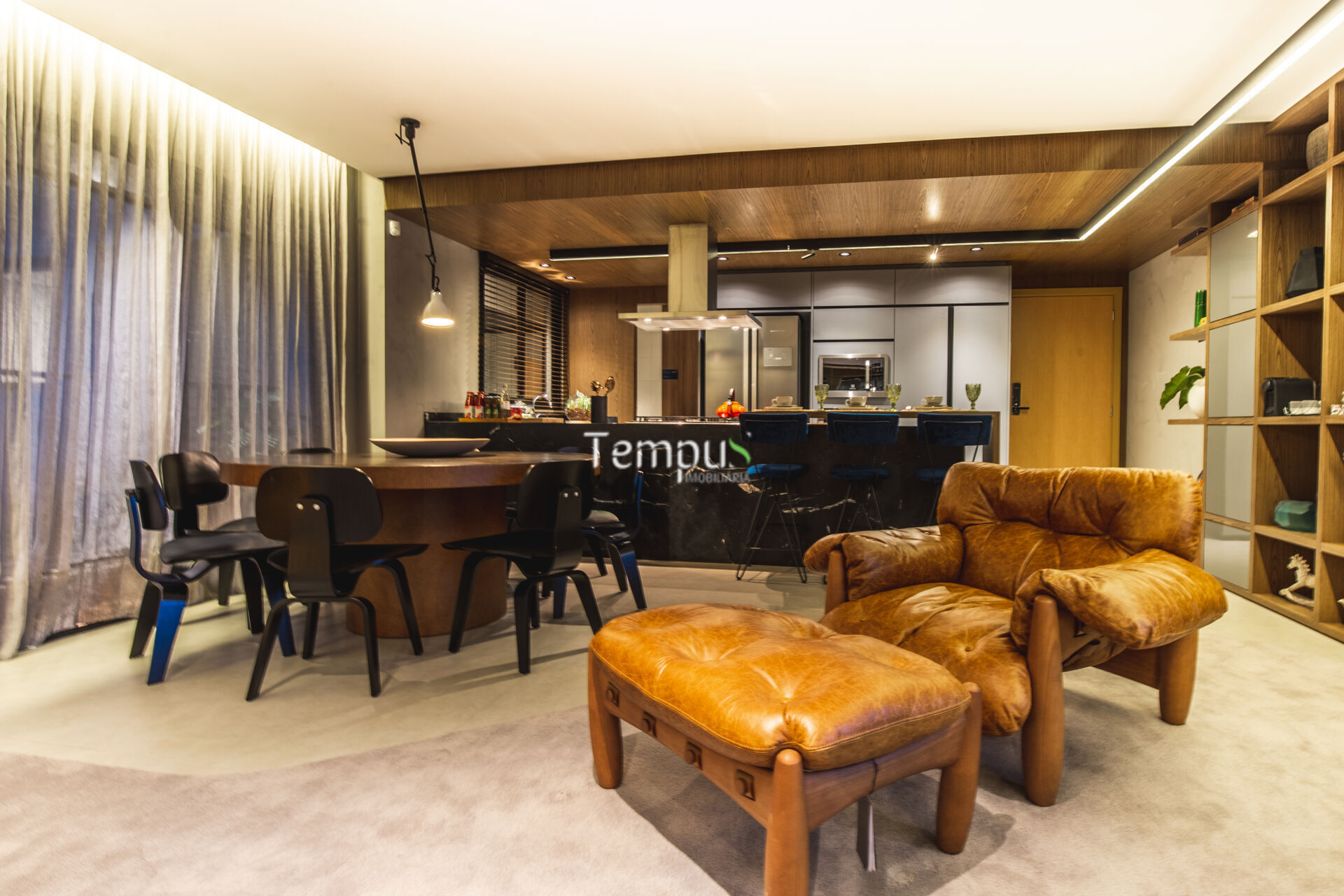 Apartamento à venda com 3 quartos, 137m² - Foto 2
