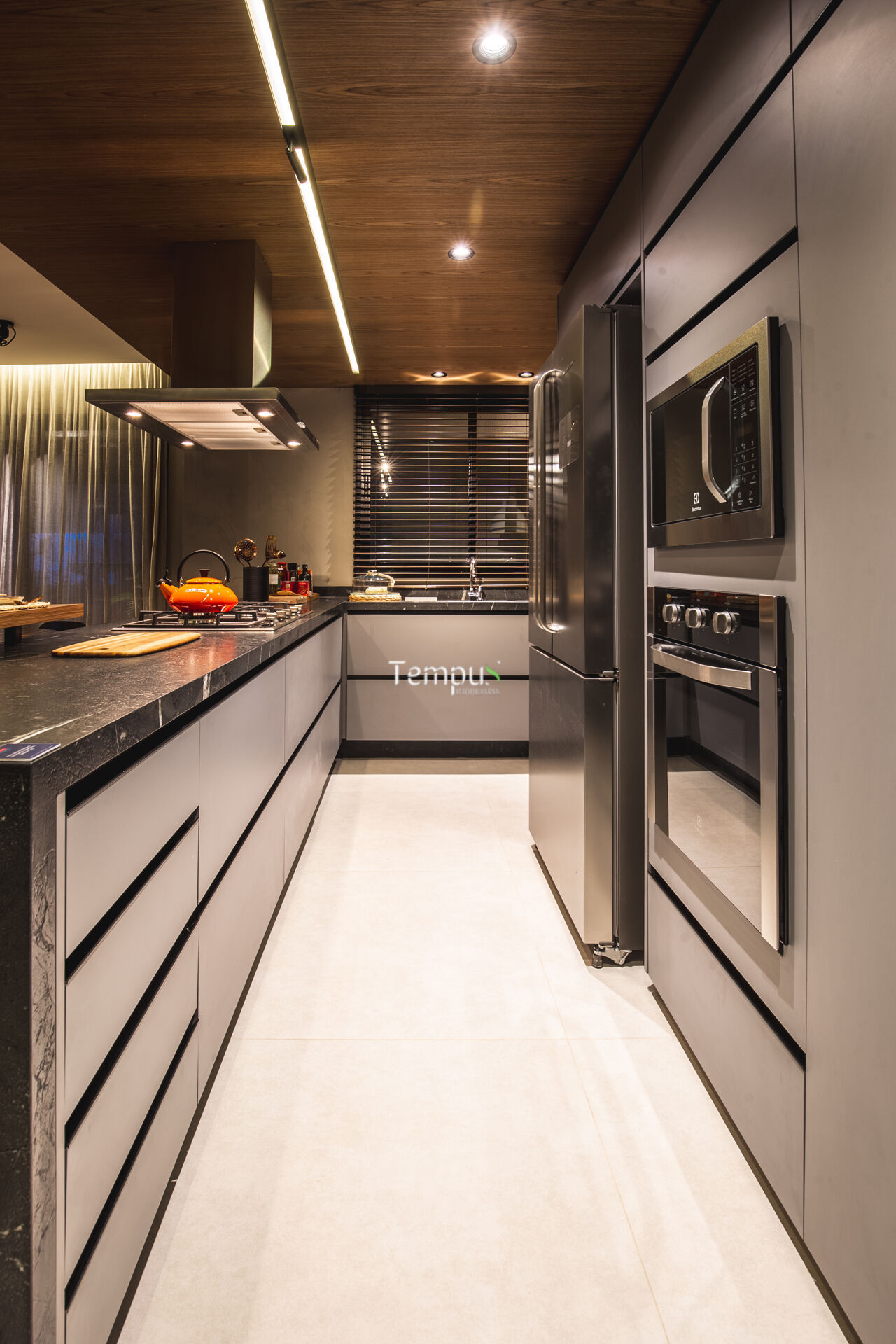 Apartamento à venda com 3 quartos, 137m² - Foto 4