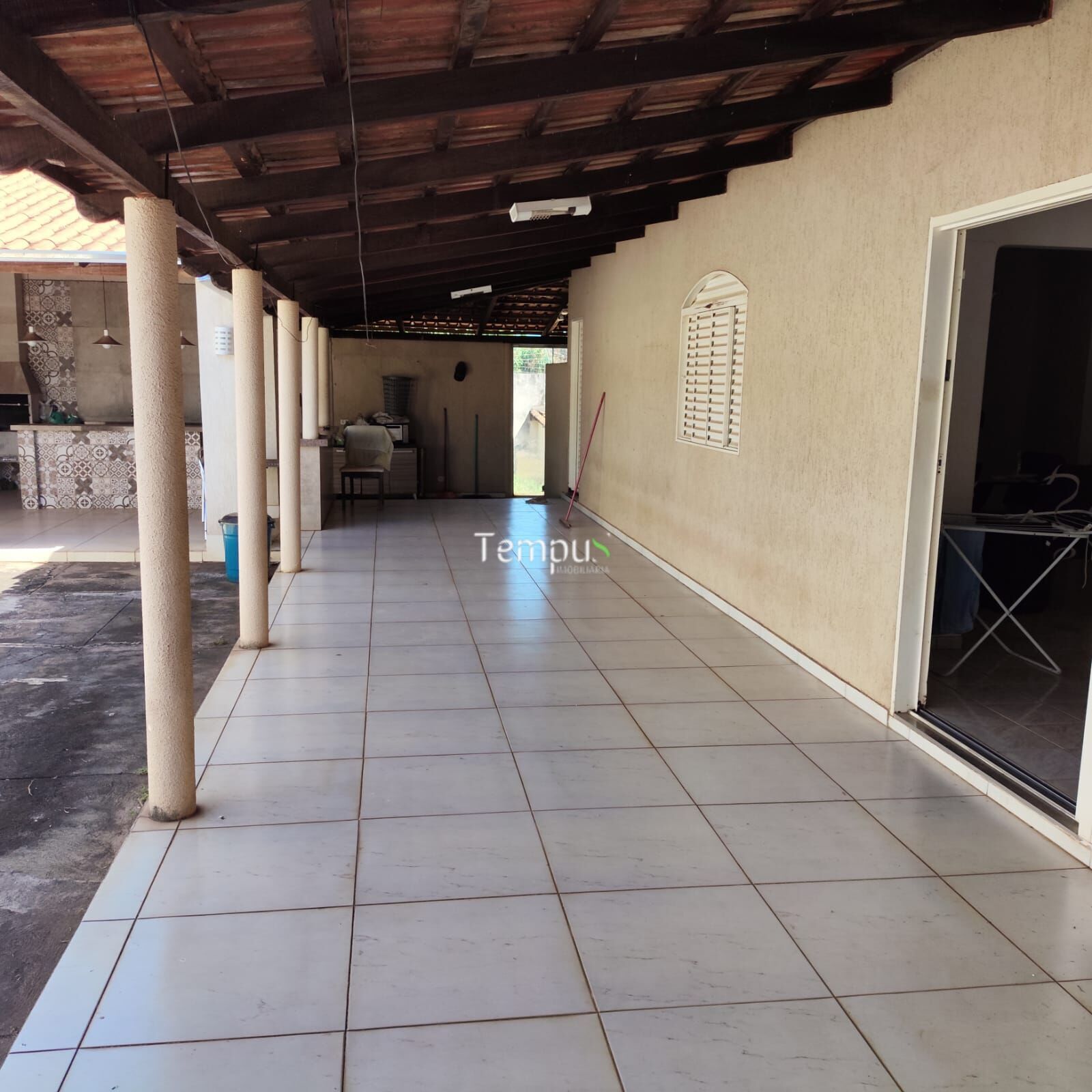 Casa à venda com 3 quartos, 224m² - Foto 1