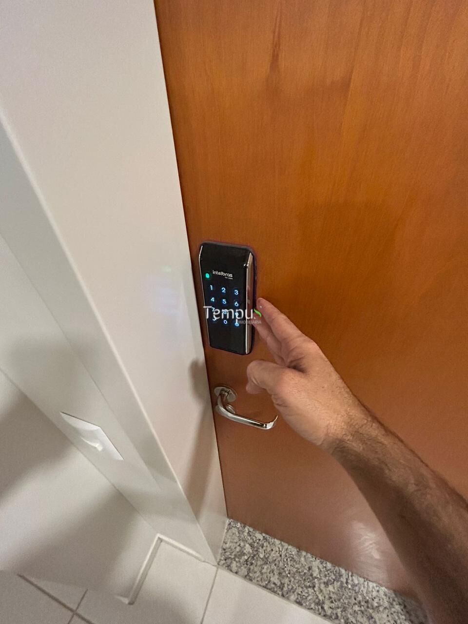 Apartamento para alugar com 3 quartos, 76m² - Foto 2