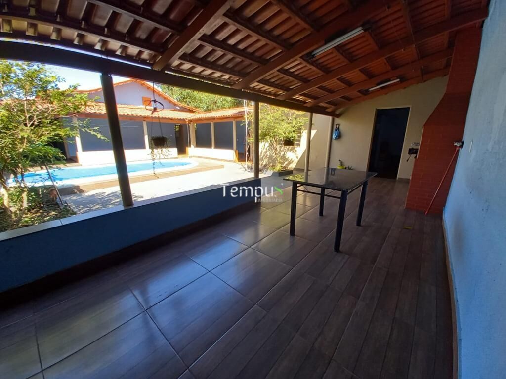 Casa à venda com 3 quartos, 250m² - Foto 2