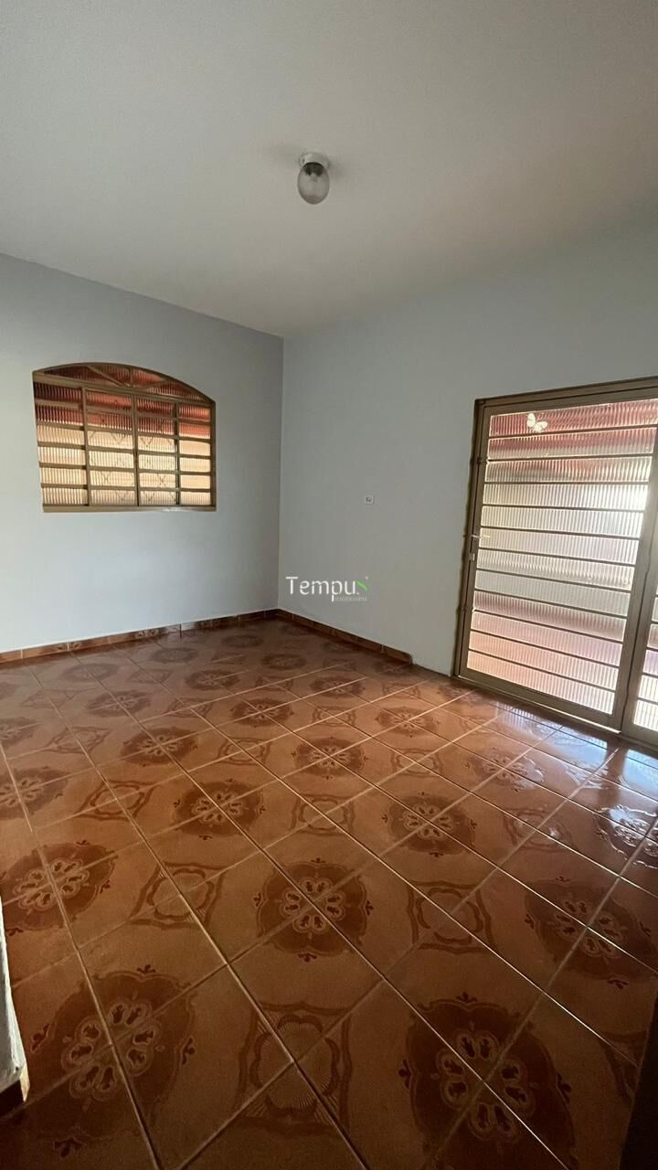 Casa à venda com 3 quartos, 250m² - Foto 4
