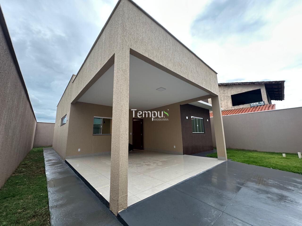 Casa à venda com 3 quartos, 115m² - Foto 1