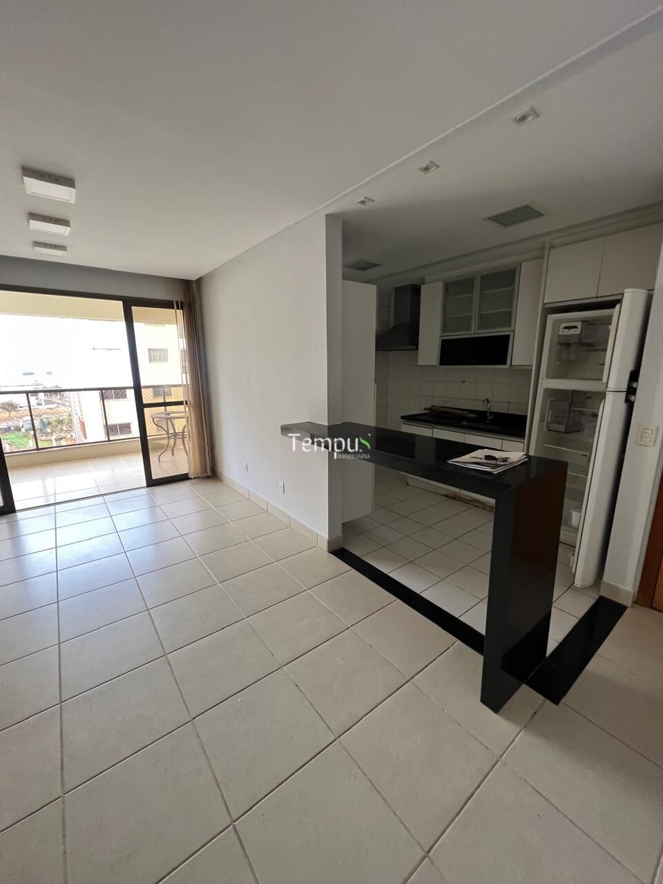 Apartamento à venda com 3 quartos, 93m² - Foto 2