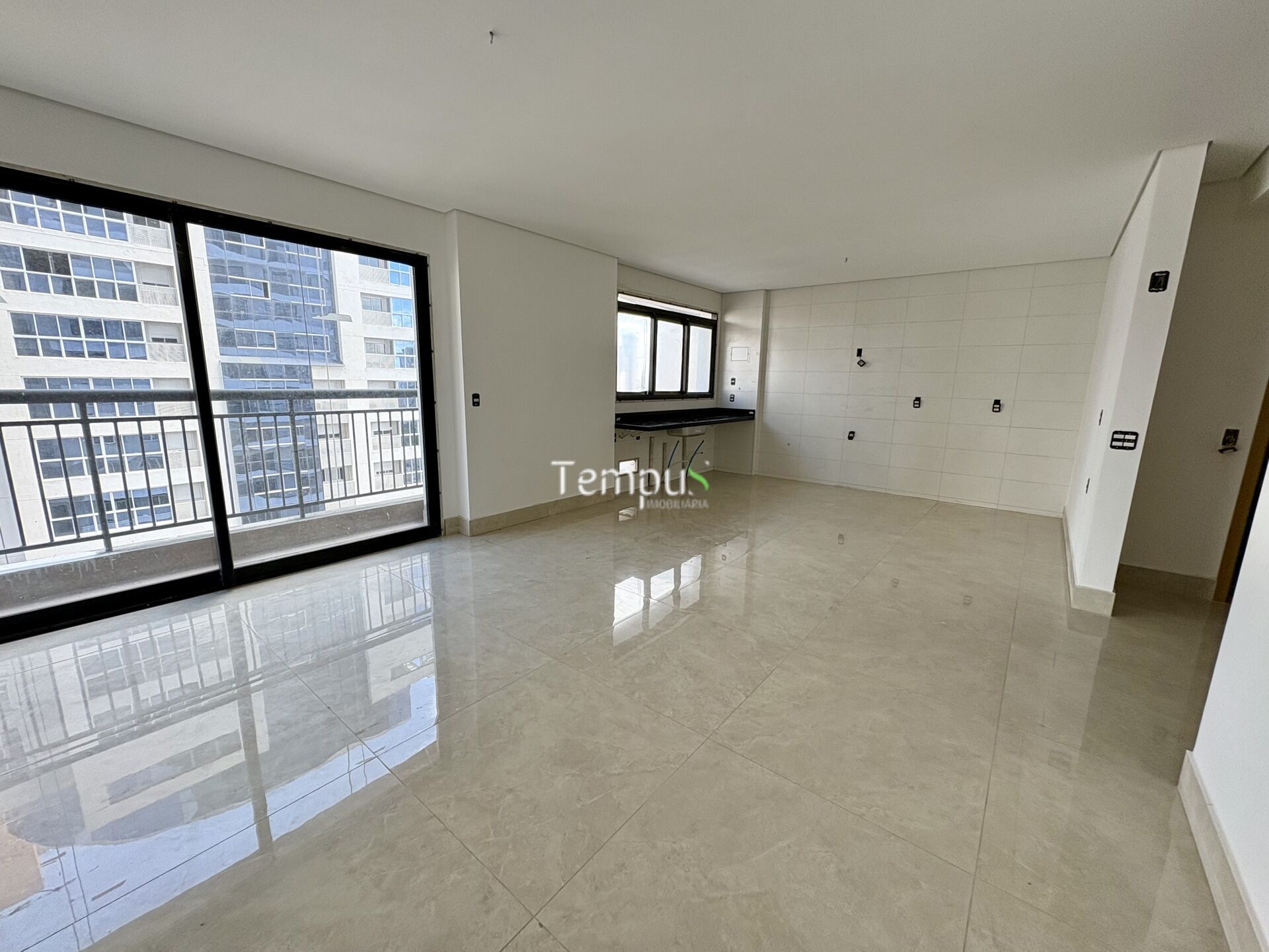 Apartamento à venda com 4 quartos, 214m² - Foto 3