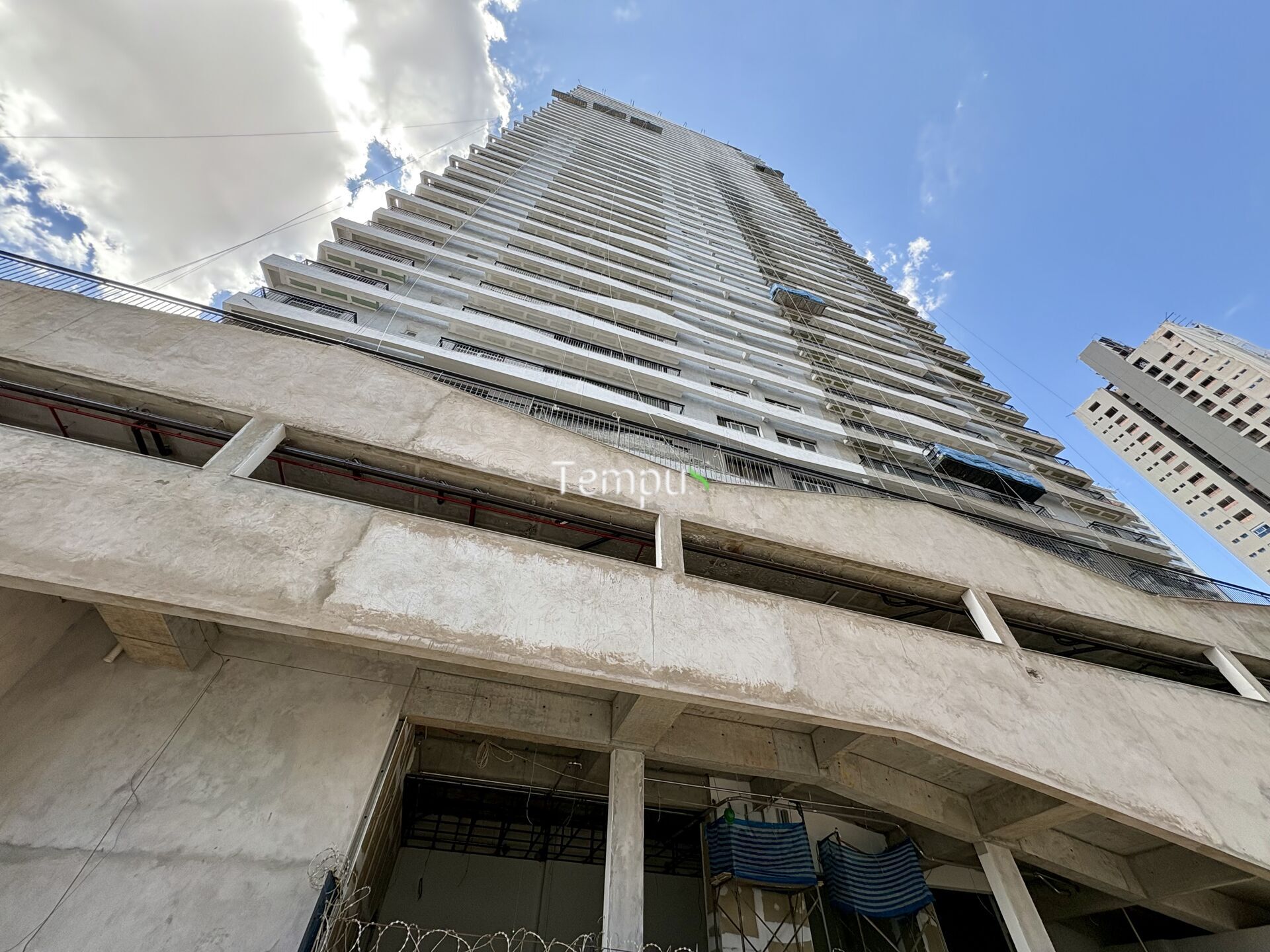Apartamento à venda com 4 quartos, 214m² - Foto 2