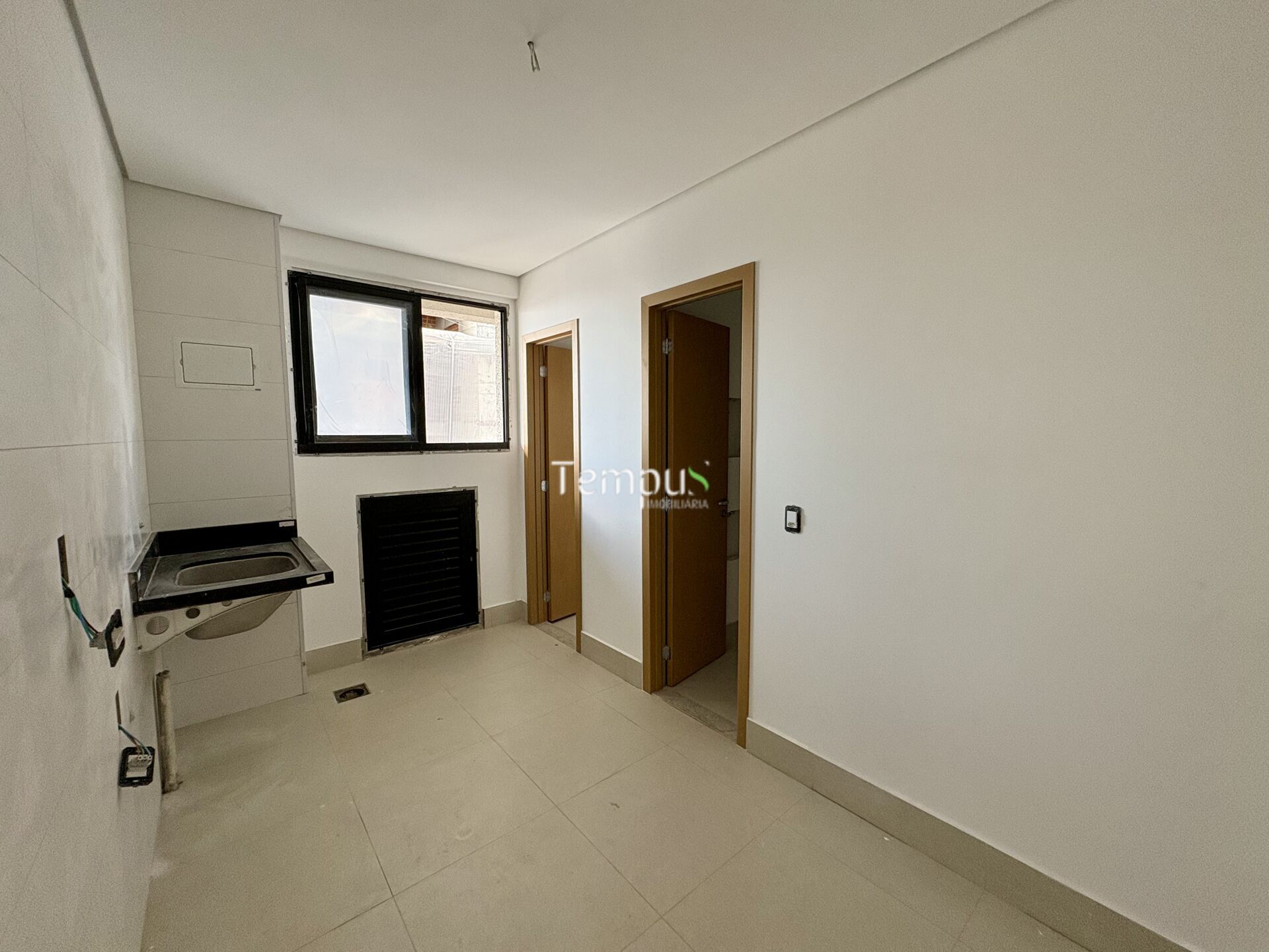 Apartamento à venda com 4 quartos, 214m² - Foto 4