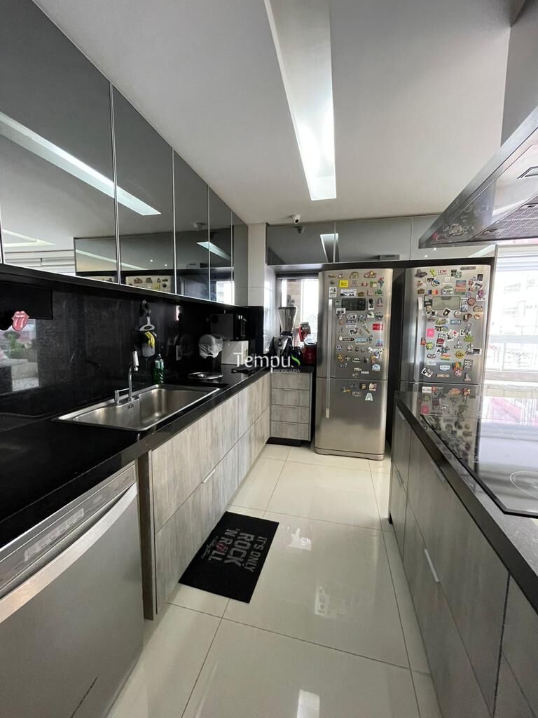 Apartamento à venda com 3 quartos, 150m² - Foto 8