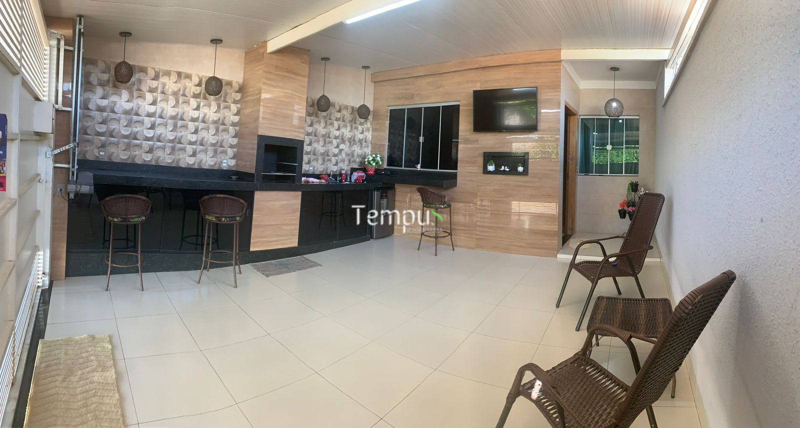 Casa à venda com 2 quartos, 100m² - Foto 1