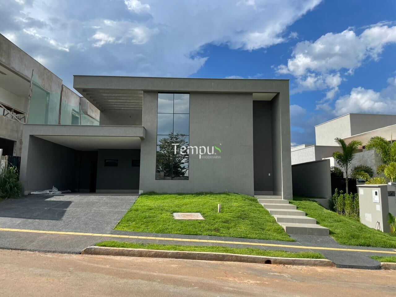 Casa, 4 quartos, 235 m² - Foto 1