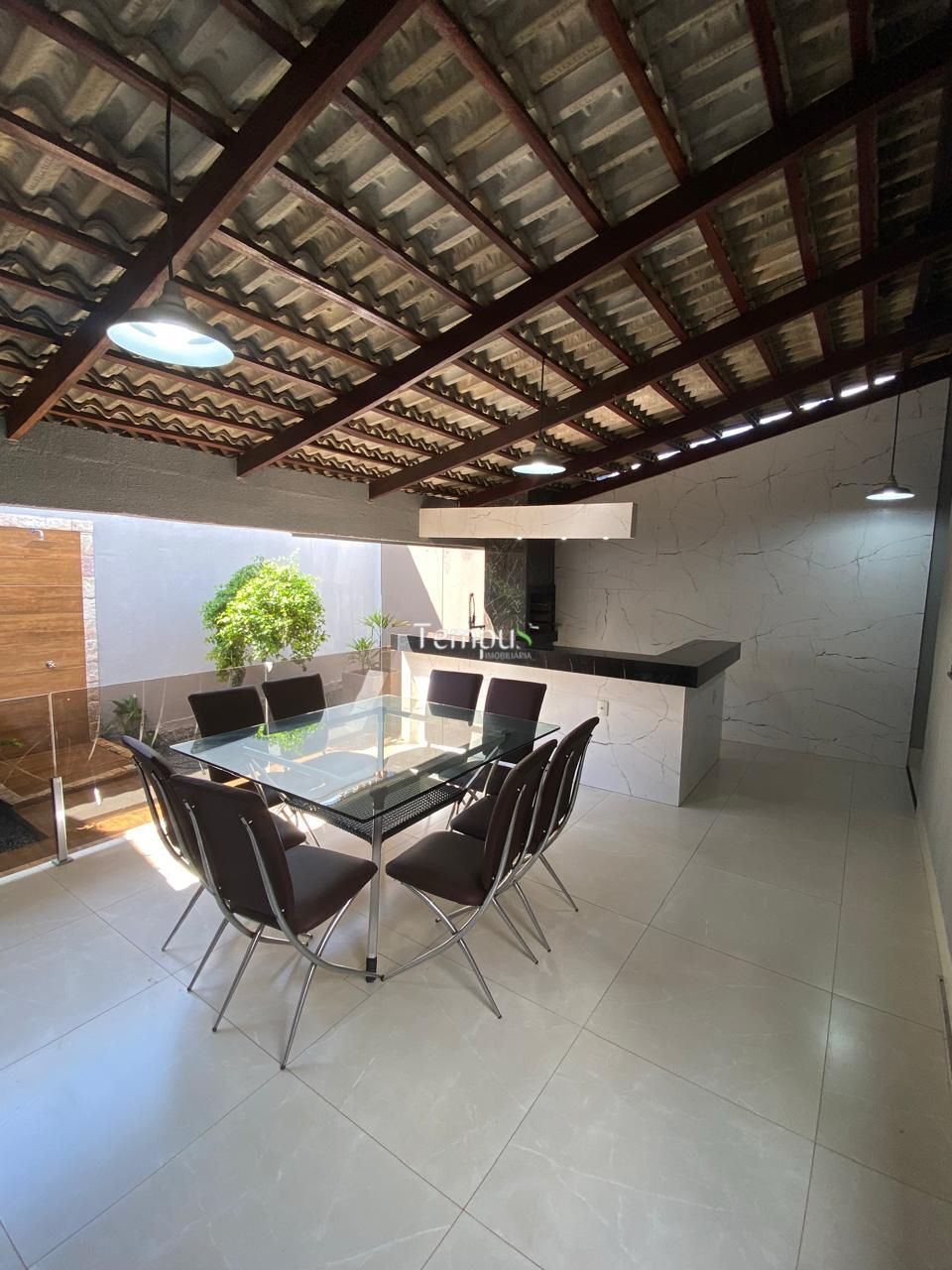 Casa à venda com 3 quartos, 172m² - Foto 1