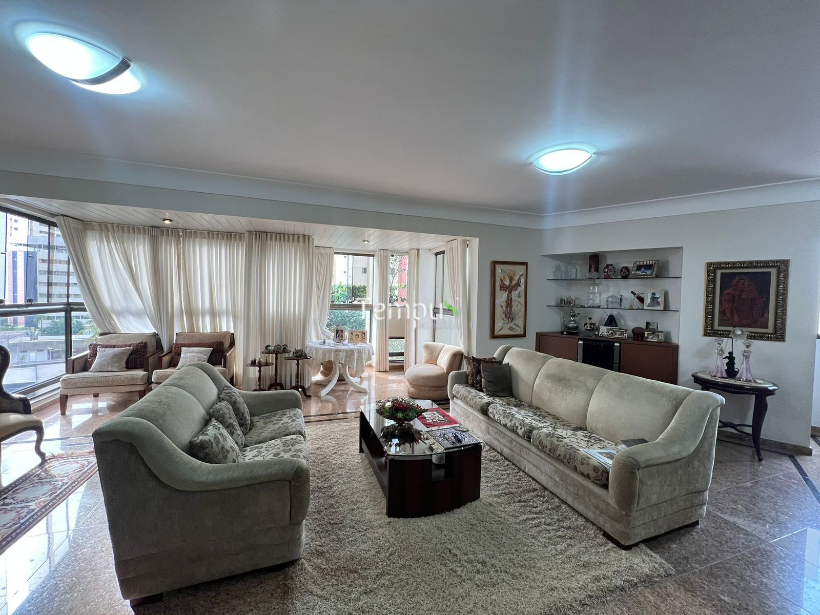 Apartamento à venda com 4 quartos, 218m² - Foto 2