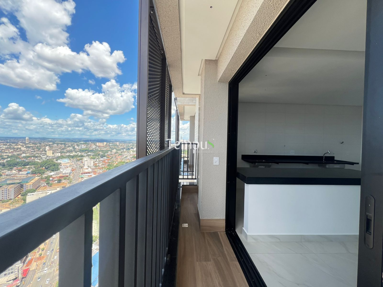 Apartamento à venda com 3 quartos, 105m² - Foto 1