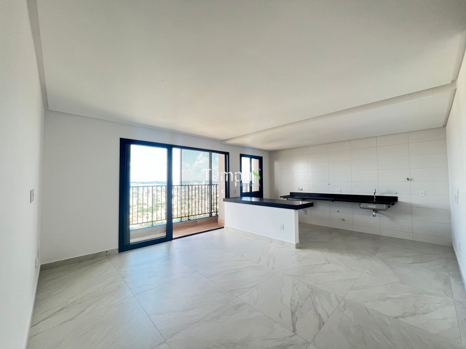 Apartamento à venda com 3 quartos, 105m² - Foto 2