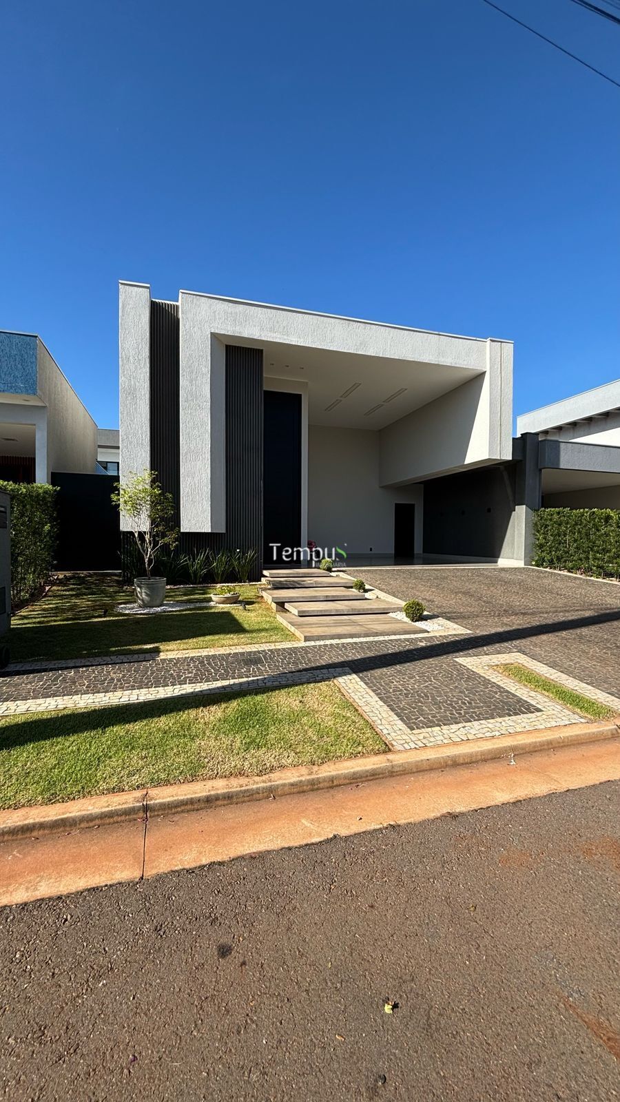 Casa à venda com 3 quartos, 206m² - Foto 1