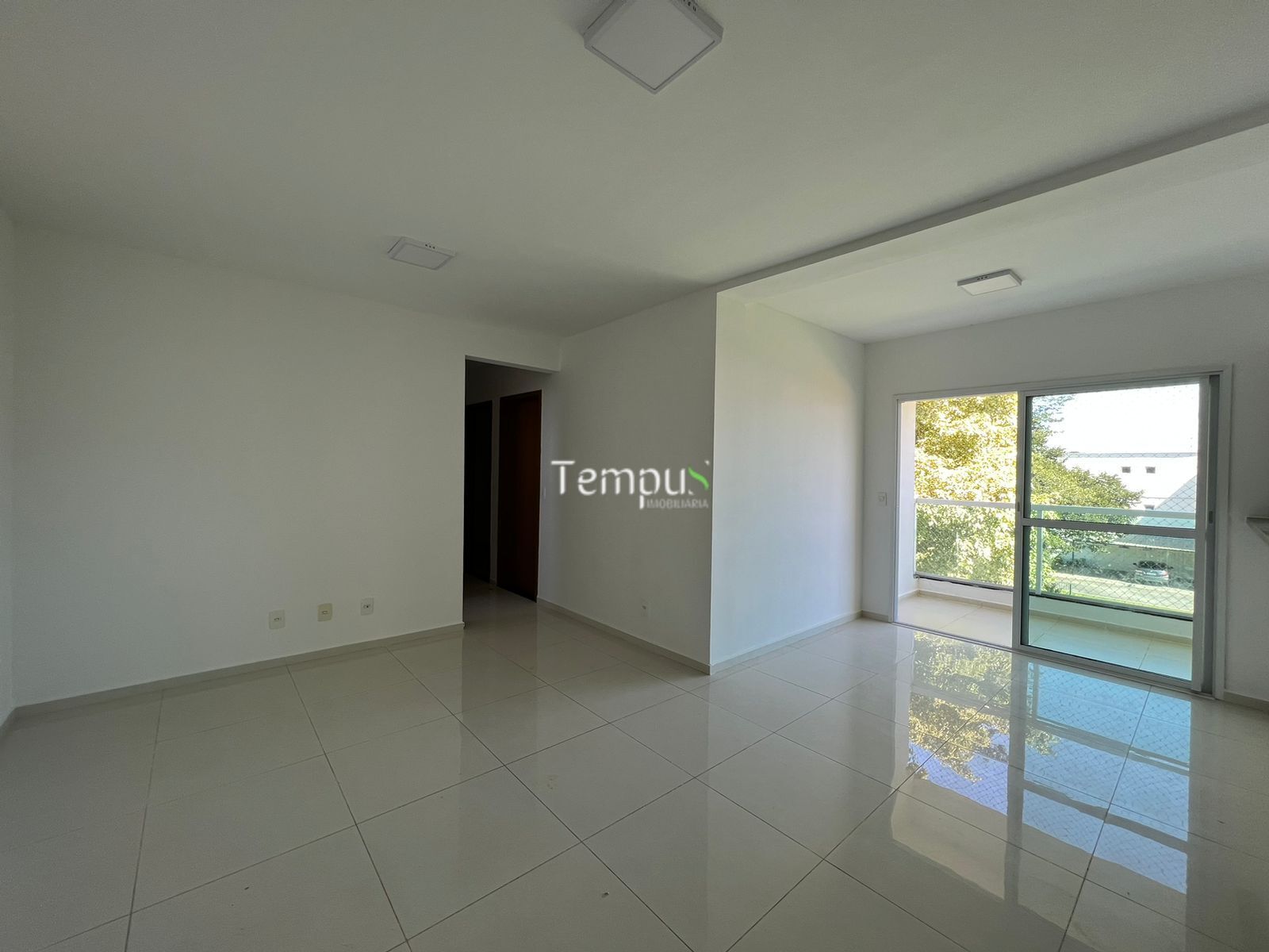Casa à venda com 3 quartos, 84m² - Foto 1