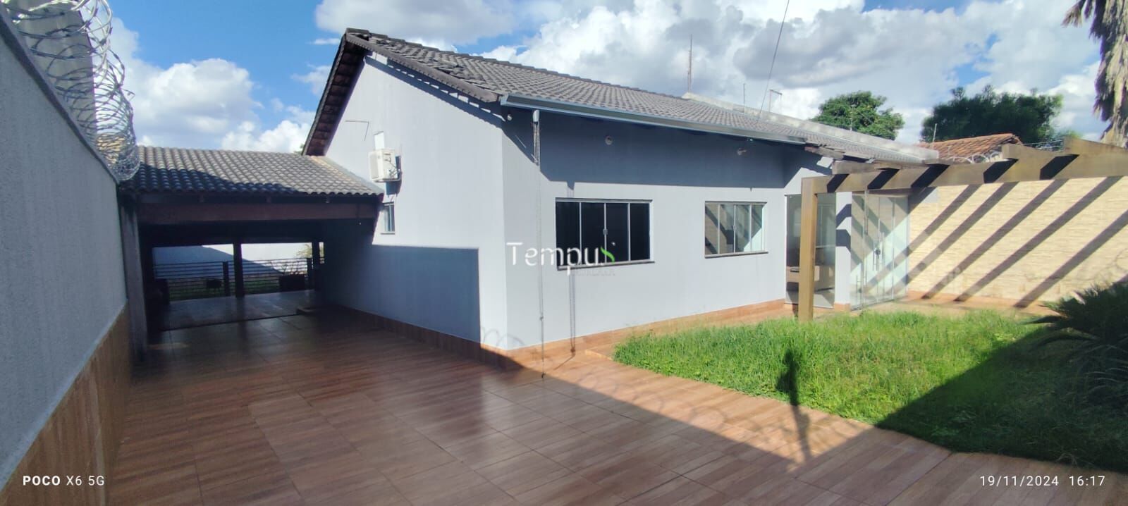 Casa à venda com 3 quartos, 240m² - Foto 2