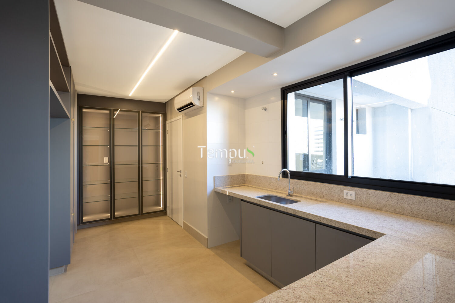 Apartamento à venda com 3 quartos, 233m² - Foto 4