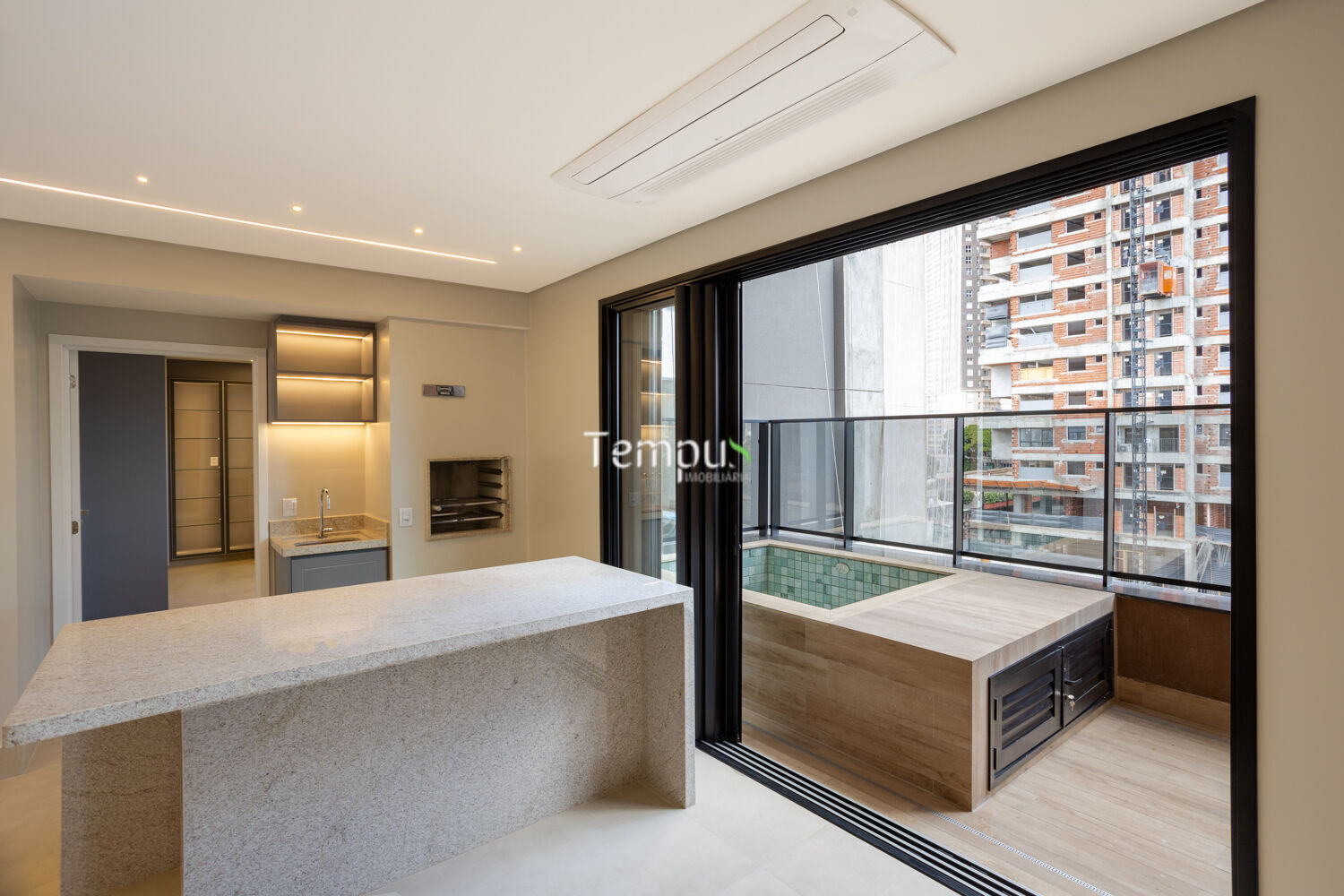 Apartamento à venda com 3 quartos, 233m² - Foto 3