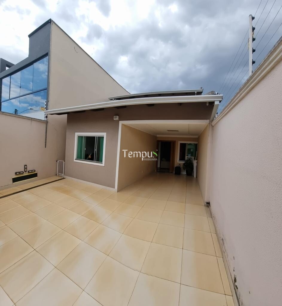 Casa à venda com 3 quartos, 140m² - Foto 1