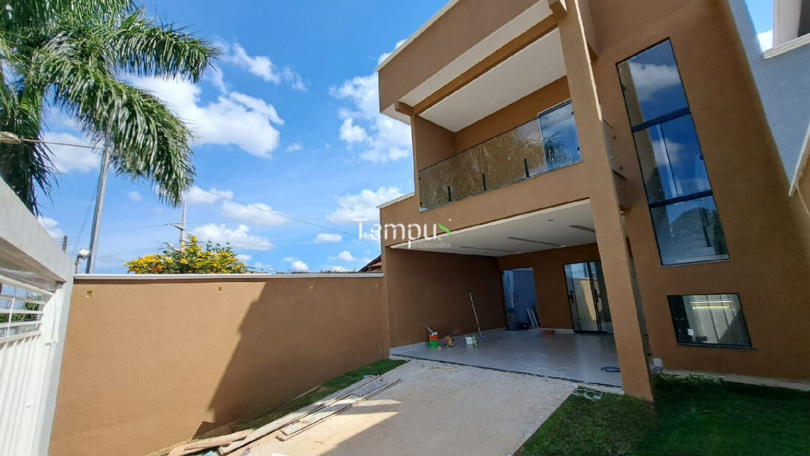 Sobrado à venda com 3 quartos, 214m² - Foto 1