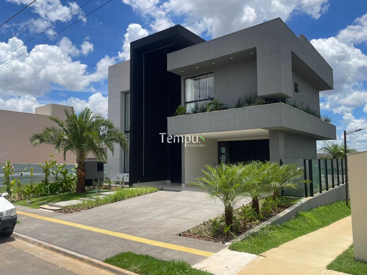 Casa à venda com 4 quartos, 300m² - Foto 1