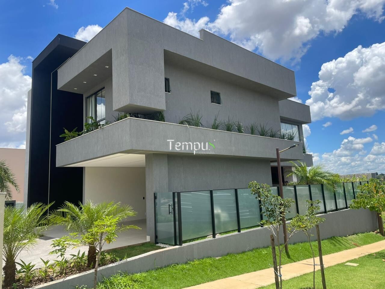 Casa à venda com 4 quartos, 300m² - Foto 2