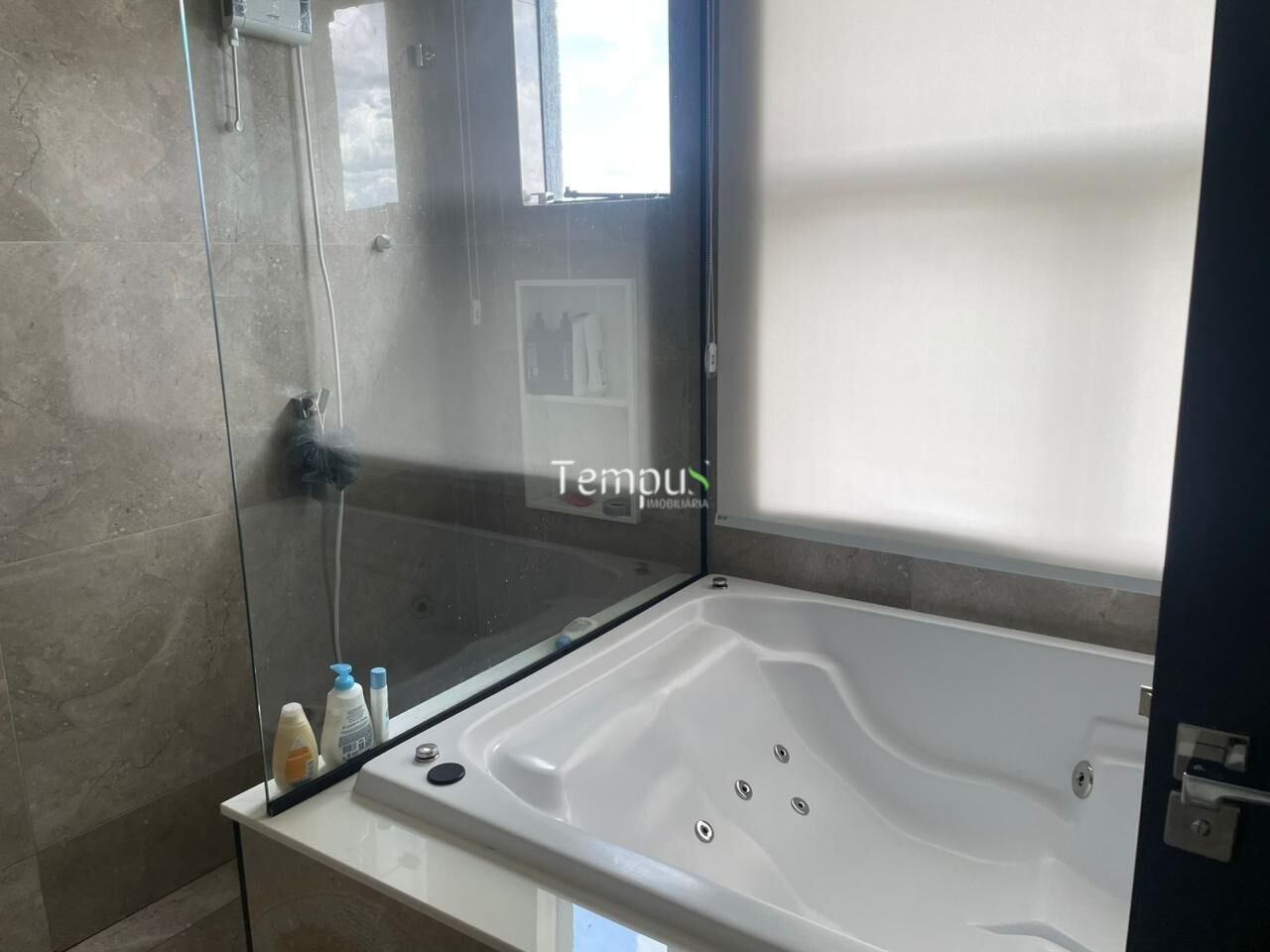 Casa à venda com 4 quartos, 300m² - Foto 17