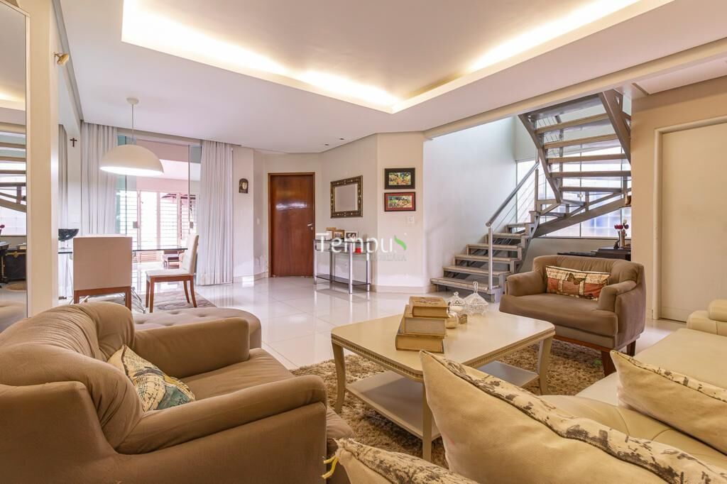 Sobrado, 4 quartos, 421 m² - Foto 1