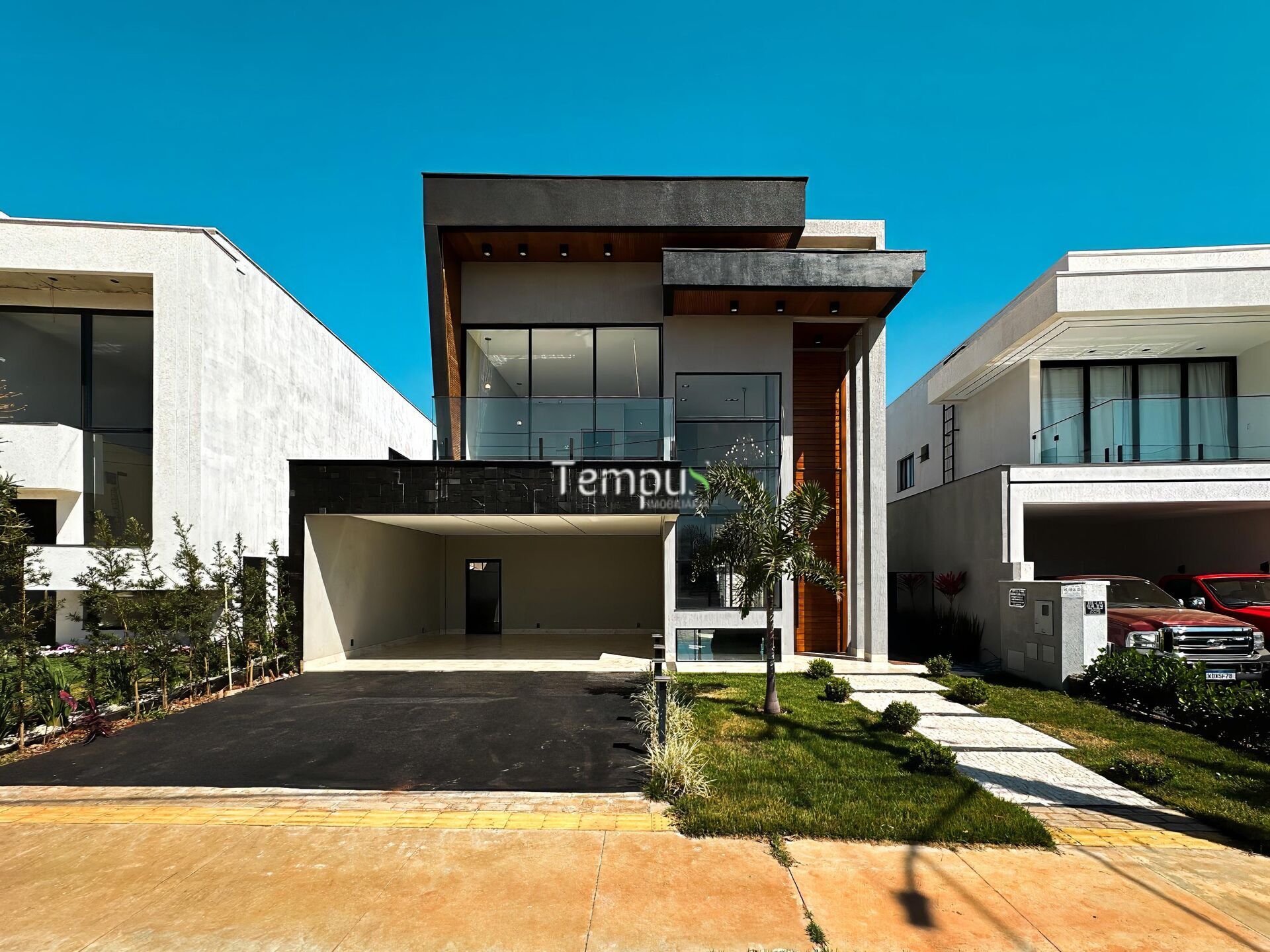 Casa de Condomínio à venda com 4 quartos, 272m² - Foto 1