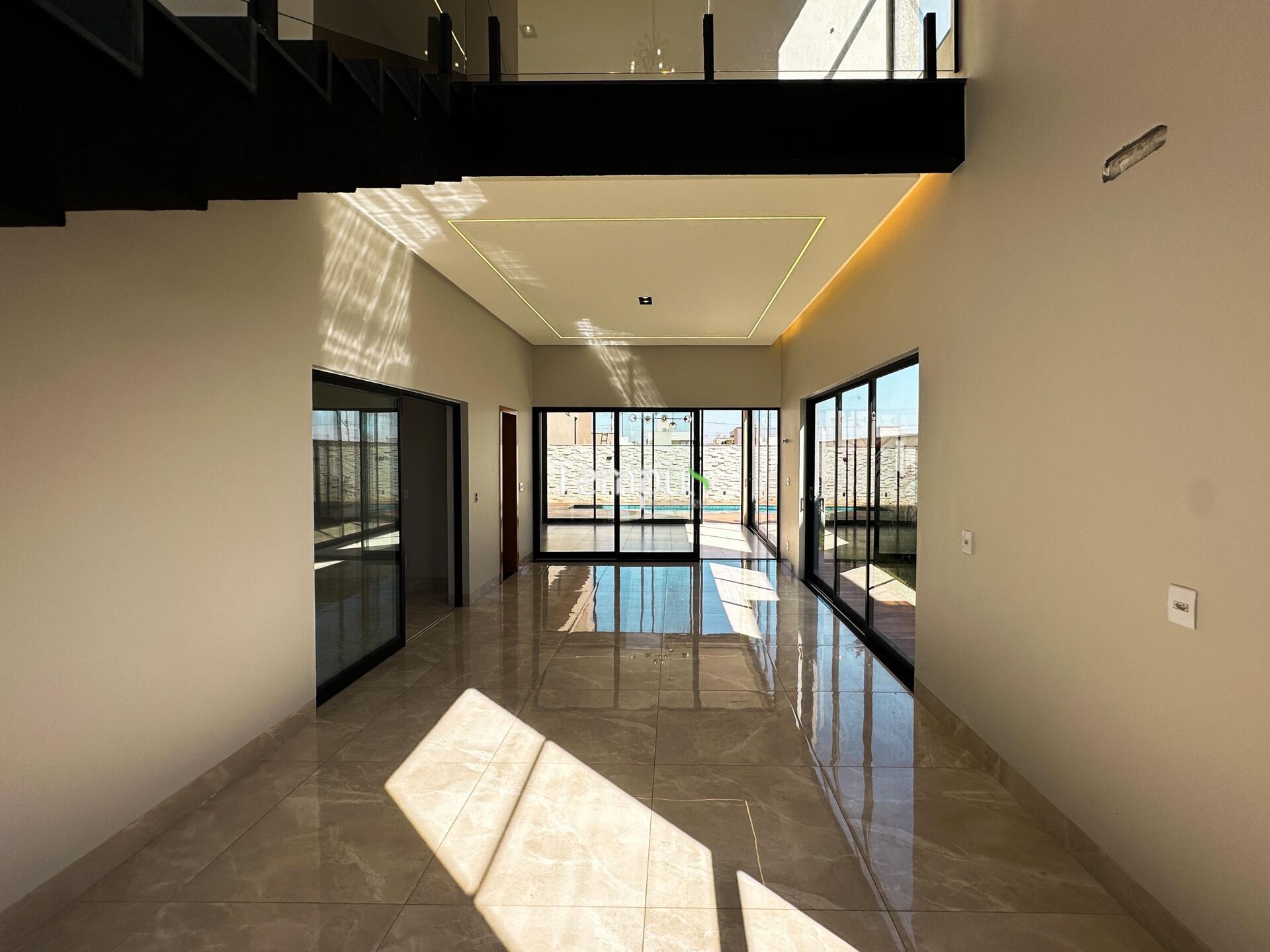 Casa de Condomínio à venda com 4 quartos, 272m² - Foto 3