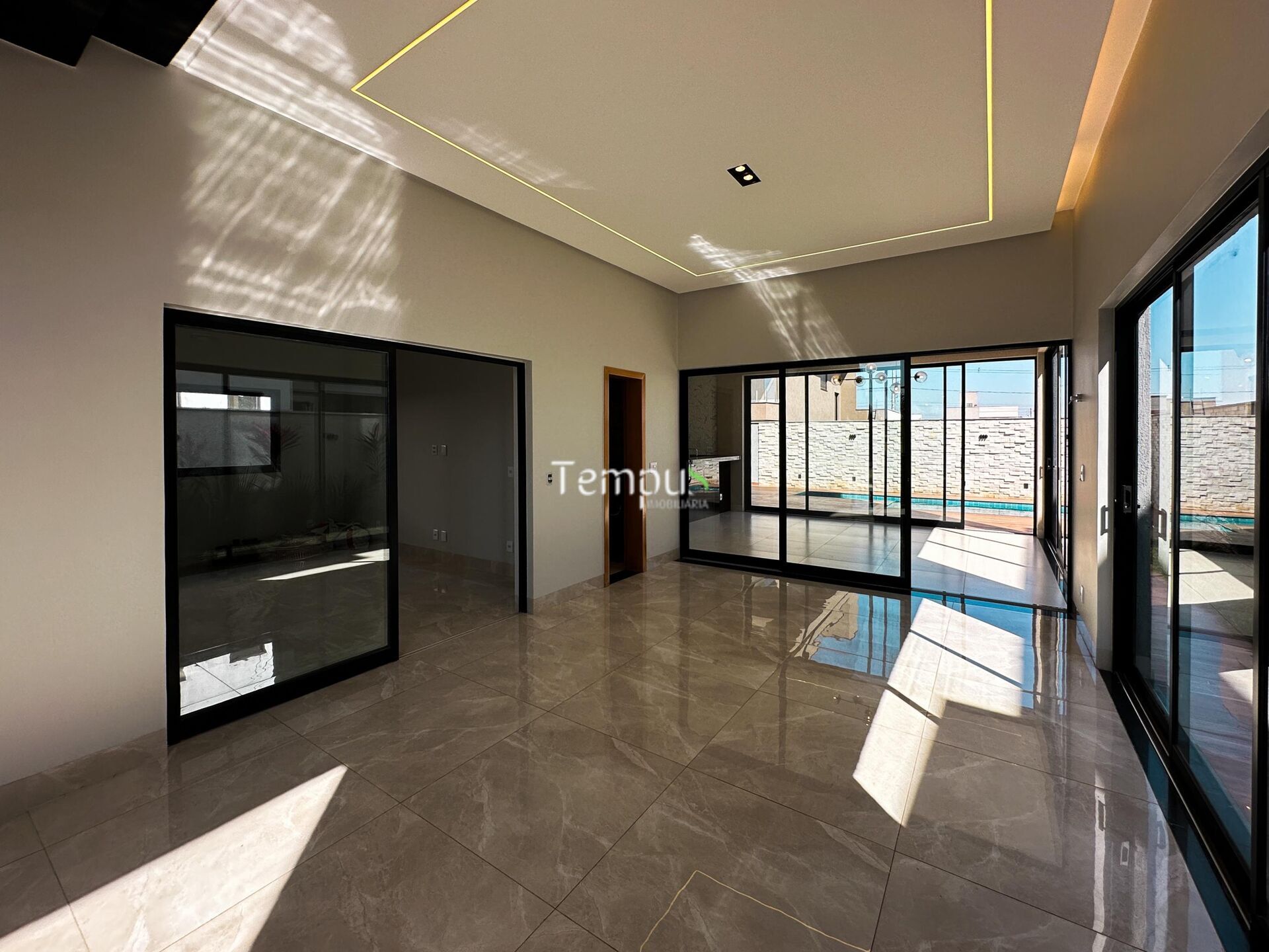 Casa de Condomínio à venda com 4 quartos, 272m² - Foto 4