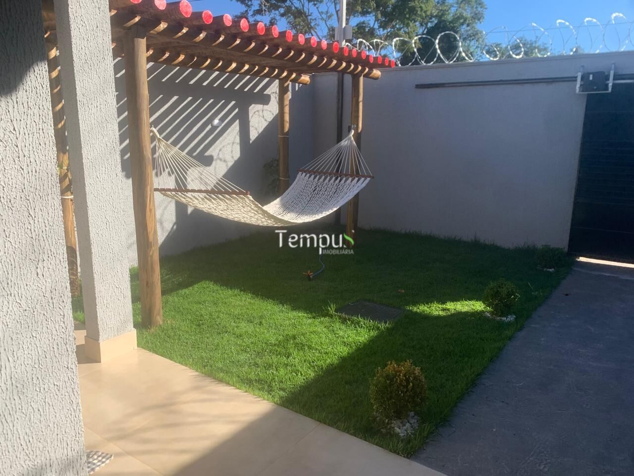 Casa à venda com 3 quartos, 103m² - Foto 1